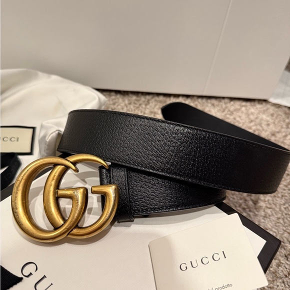 Gucci Women's Black Leather Belt with Gold GG Buckle - Picture 3 of 5